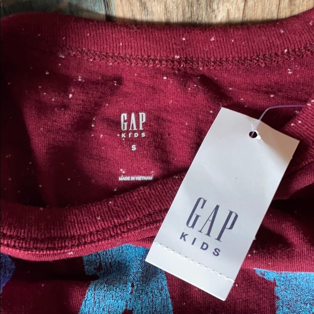 Gap Tee 🏈 - Picture 2 of 5